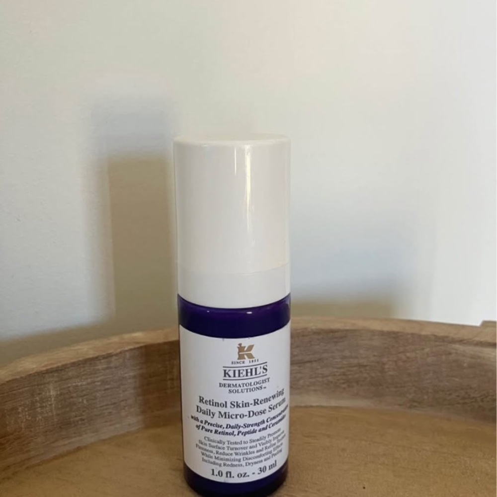 Kiehl's Retinol Skin-Renewing Serum - White and Blue